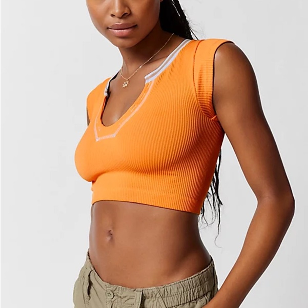 🍓$5 Pick!🍓 Urban Outfitters Out From Under Go For Gold Crop Top